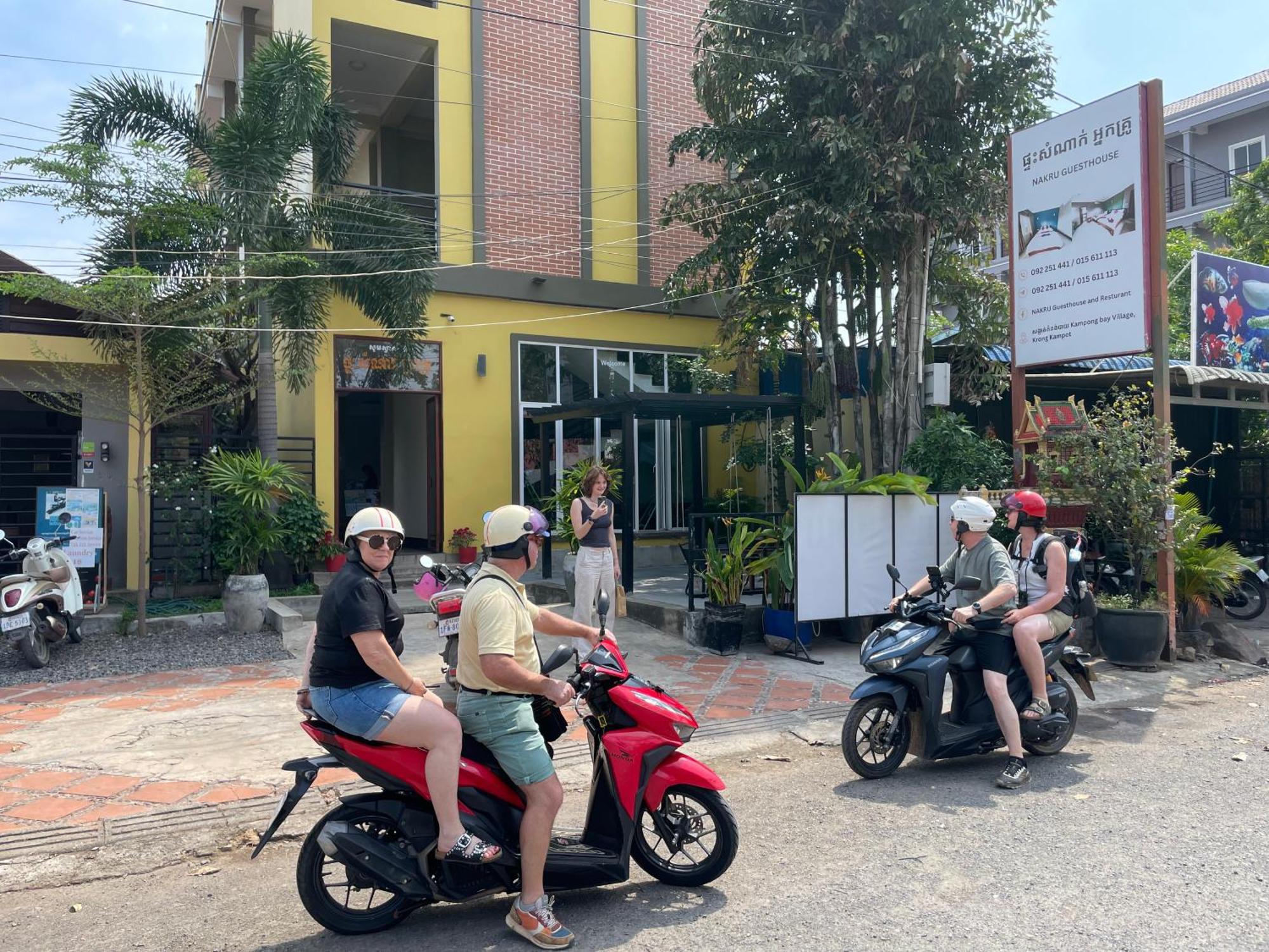 Neakru Guesthouse And Restaurant Kampot Eksteriør bilde