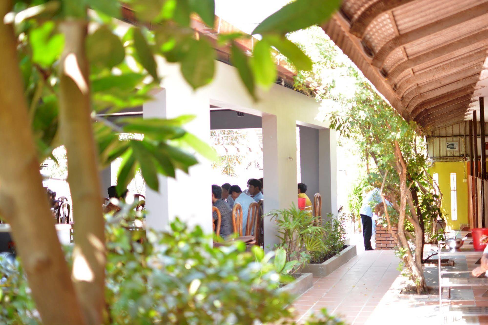 Neakru Guesthouse And Restaurant Kampot Eksteriør bilde