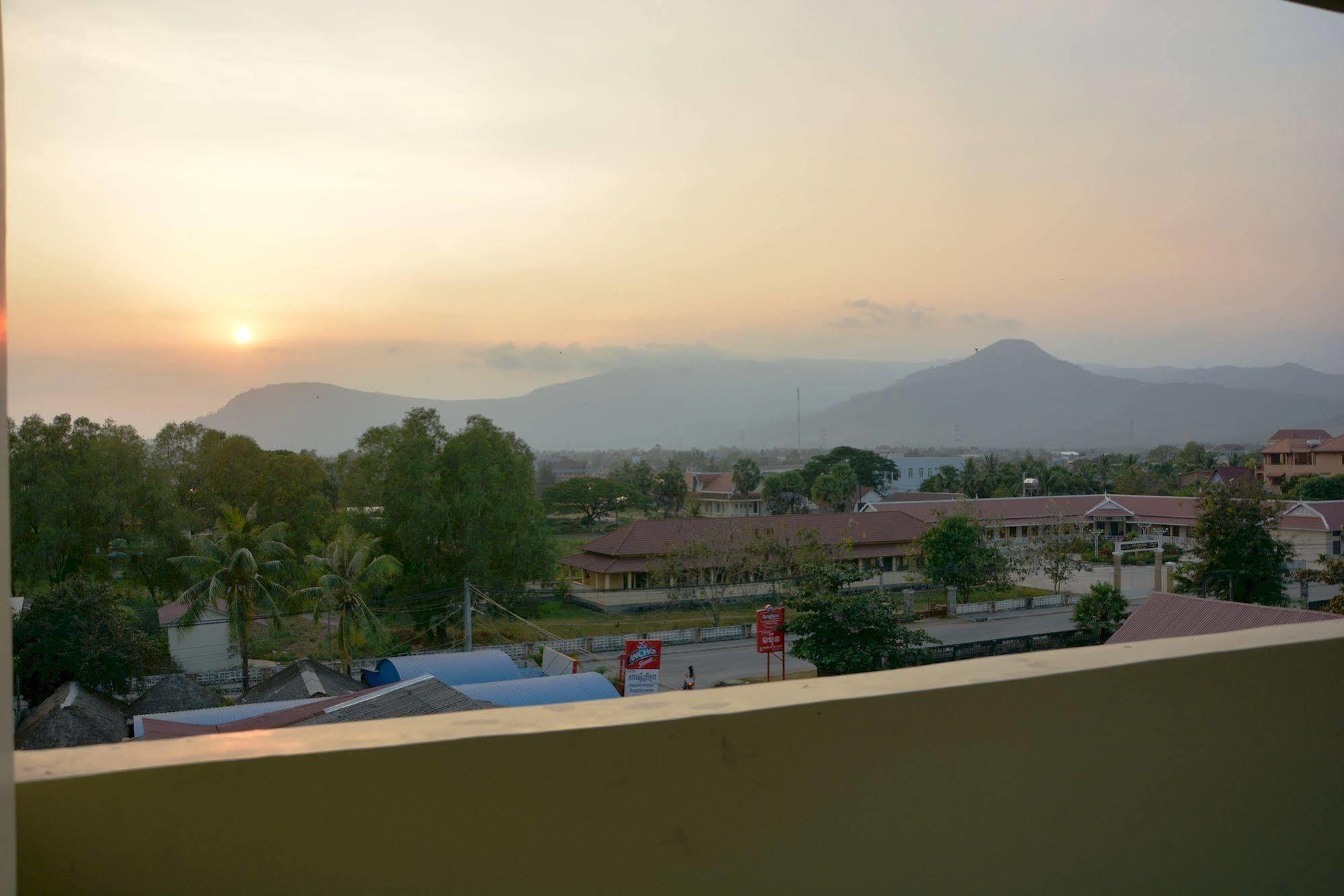 Neakru Guesthouse And Restaurant Kampot Eksteriør bilde